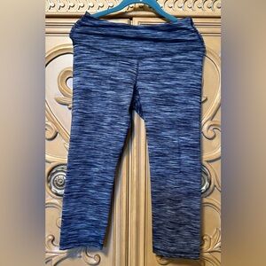 Capri Leggings by Old Navy blue & White high waisted sz medium guc
